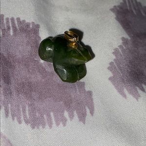🔴Carved Frog Pendant🔴